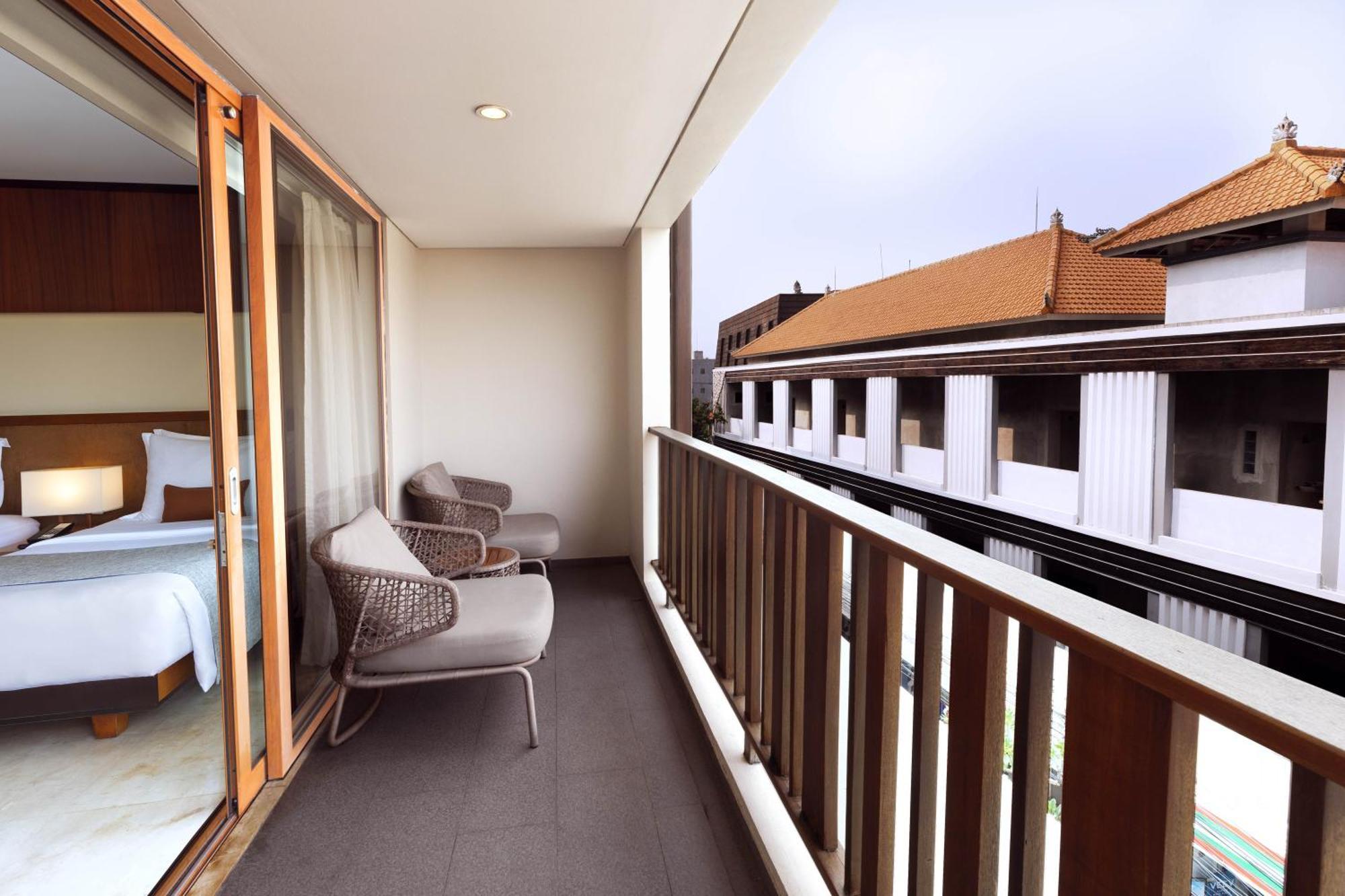 The Magani Hotel And Spa Legian Exteriér fotografie A balcony in a hotel room